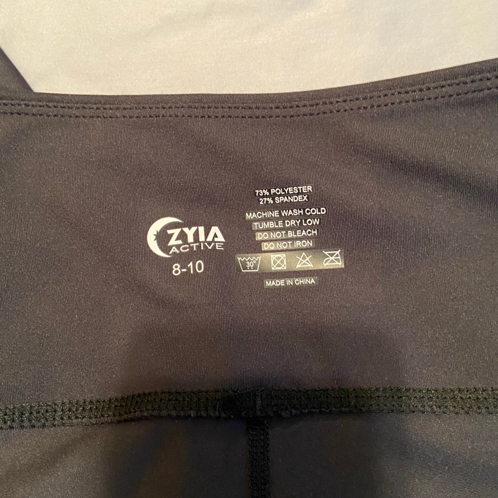 Zyia Black Light n Tight Hi-Rise Crop 17" (8-10)